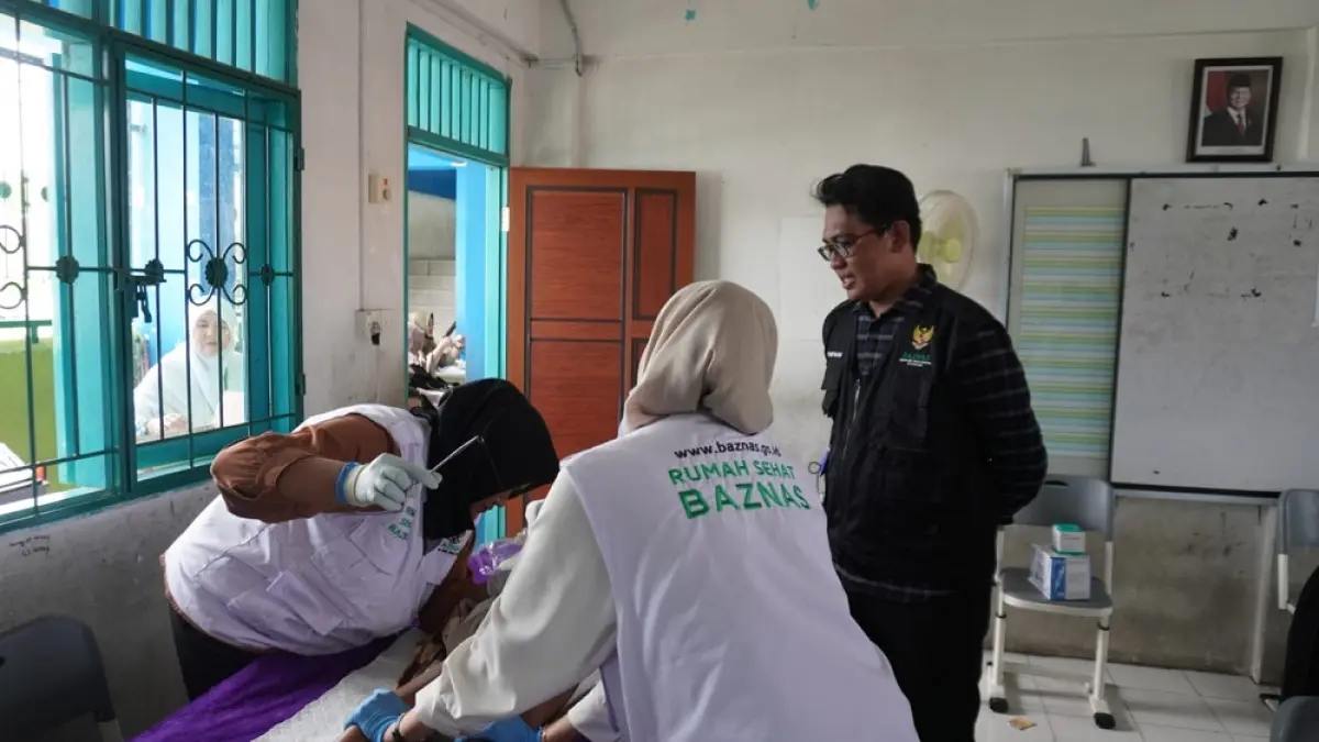 Wakil Ketua I BAZNAS Kota Batam, Masrum, bersama jajaran meninjau pelaksanaan khitanan massal gratis bagi 100 anak dari keluarga duafa pada Gebyar Muharram BKMT Kecamatan Sei Beduk, Minggu (28/6). Program yang didukung penuh BAZNAS Kota Batam ini merupakan wujud pemanfaatan dana zakat, infak, dan sedekah untuk menghadirkan layanan kesehatan yang bermanfaat langsung bagi masyarakat. Foto: Istimewa