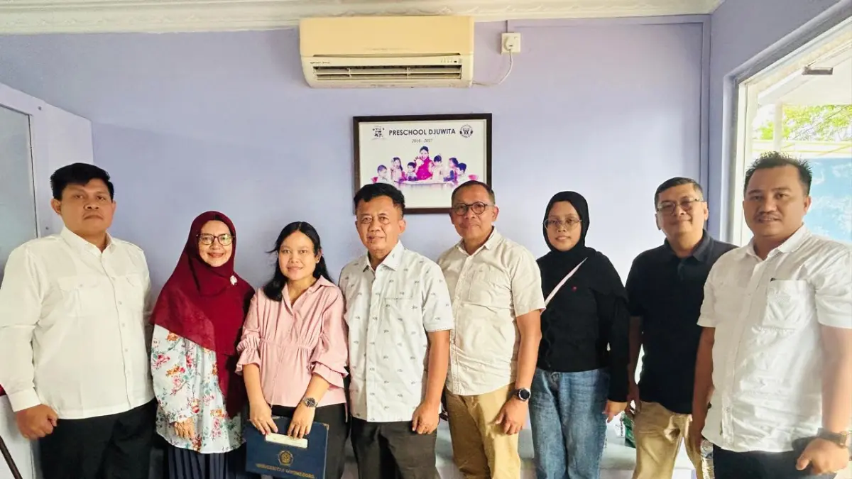 Kepala Sekolah Playgroup Djuwita Batam, Lidiawati Siadari (ketiga dari kiri) mendapat dukungan moral dan siap memberi pendampingan dari para pengurus DPD Ikatan Alumni Universitas Diponegoro Kepri yang dipimpin oleh Dewan Penasihat, Syaifudin lewat kunjungan Senin (29/6/2026). F Chahaya Simanjuntak/Batam Pos