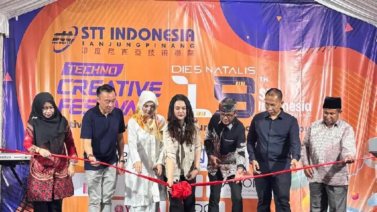 Ketua YPPKI, Syamsiah hingga Ketua STTI Tanjungpinang, Aurora membuka Techno Creative Festival 2026 dan Pasar Mahasiswa. F. STTI Tanjungpinang untuk Batam Pos