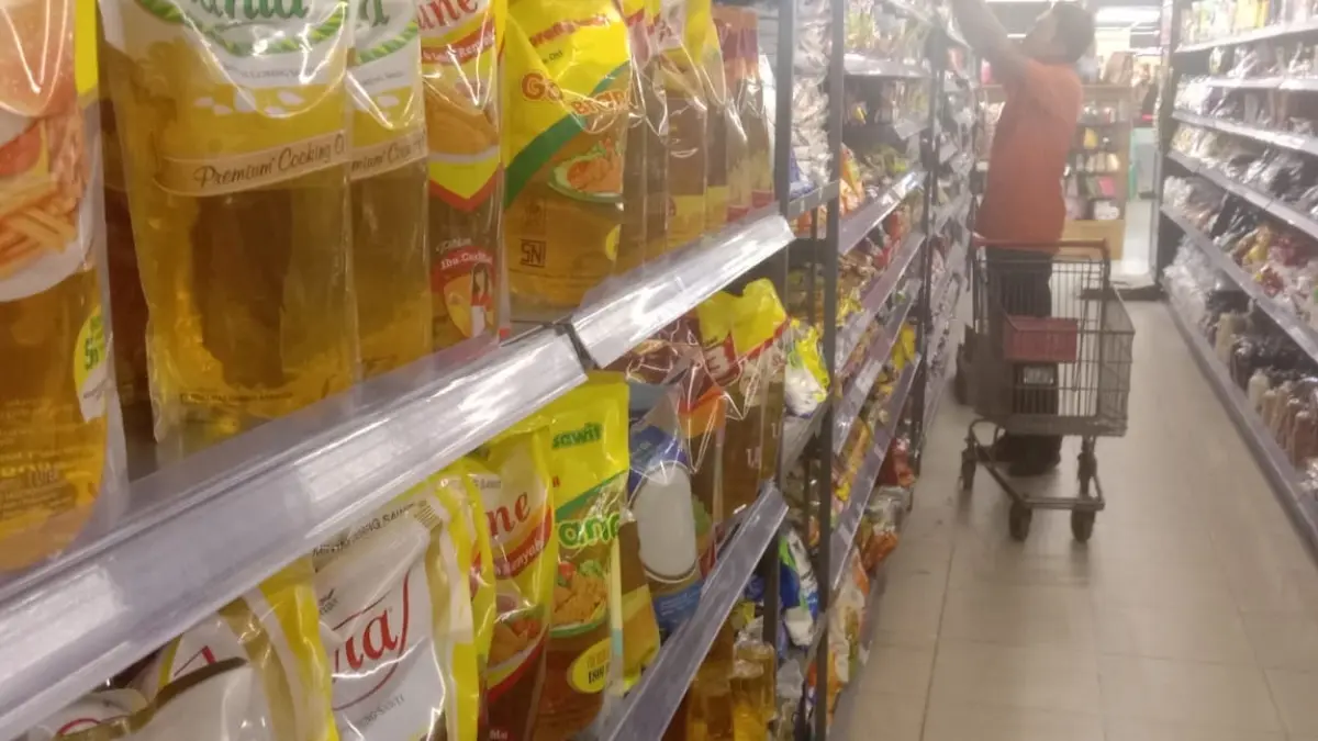 Situasi salah satu swalayan di Tanjungpinang. Tidak terlihat adanya minyak goreng subsidi merek Minyakita yang dijual. F Sandi Pramosinto/Batam Pos