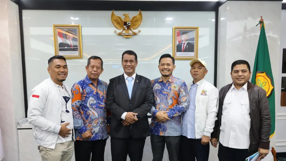 Ketua Umum ADKASI Siswanto bertemu Menteri Pertanian Andi Amran Sulaiman di Kementerian Pertanian, Jakarta, membahas kebijakan HPP gabah Rp6.500 per kilogram dan peningkatan kesejahteraan petani. (Istimewa)