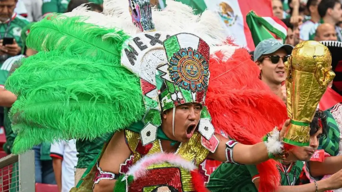Suporter Timnas Meksiko berselebrasi usai kesebelasan negaranya mengalahkan Timnas Korea Selatan dalam pertandingan Grup A Piala Dunia 2026 di Stadion Akron, Guadalajara, Meksiko, Kamis (18/6/2026) waktu setempat. Meksiko mengalahkan Korea Selatan dengan skor 1-0. ANTARA FOTO/Aditya Pradana Putra/YU
