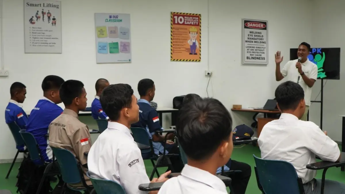 Para siswa dari dua sekolah yang mengikuti program SMK Welding Teaching Factory Batch 7 dan Batch 8 ini yang dibuka pada Rabu (1/7/2026) di LPK Bintan Cakrawala. F.Slamet Nofasusanto/Batam Pos