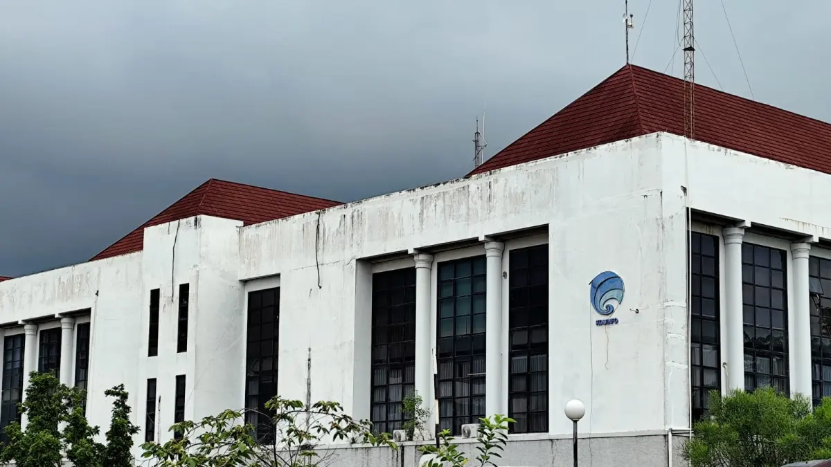 Puluhan CPNS Pemprov Kepri saat pengambilan sumpah menjadi PNS di Aula Gubernur Kepri, Kota Tanjungpinang, Rabu (1/7). F. Mohamad Ismail/Batam Pos