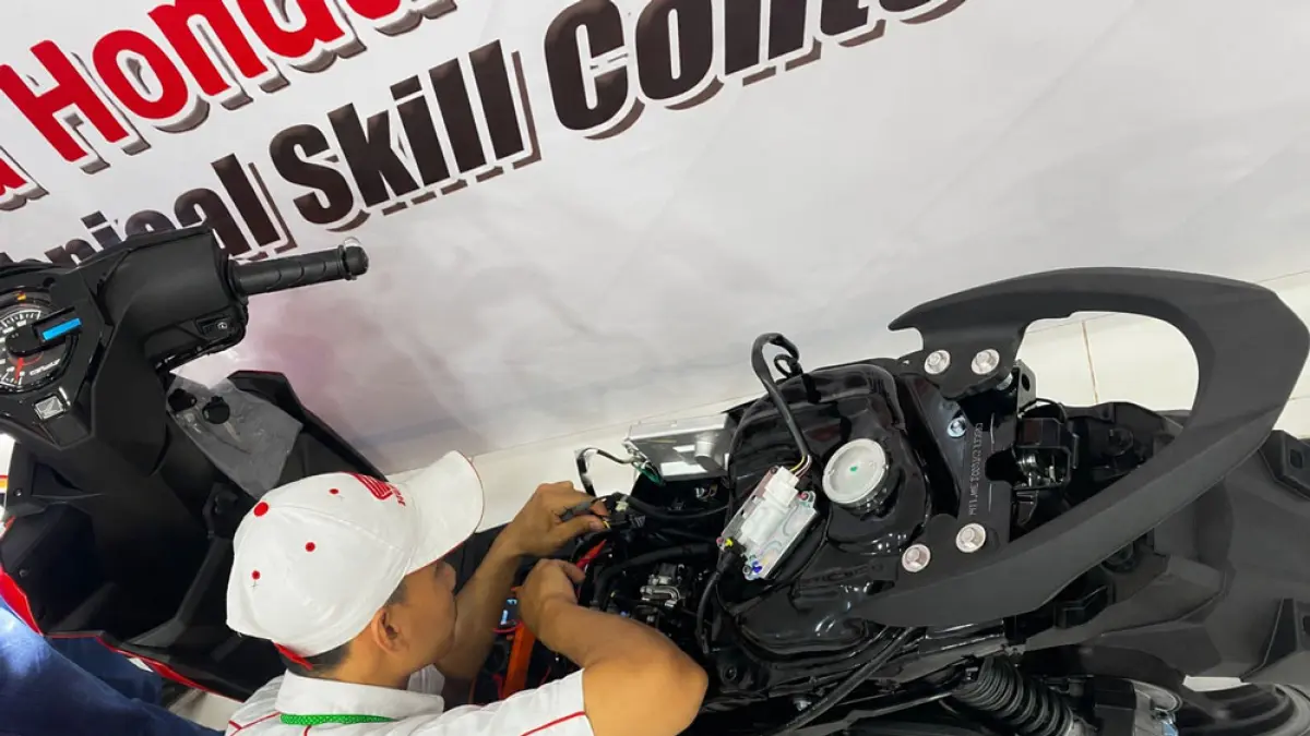 Peserta mengikuti babak final Technical Skill Contest (TSC) Honda Kepri 2026 di Capella Honda Training Centre, Batam, Rabu (1/7). Kompetisi ini menjadi ajang peningkatan kompetensi teknisi dan service advisor AHASS sebelum mewakili Kepulauan Riau ke tingkat nasional.