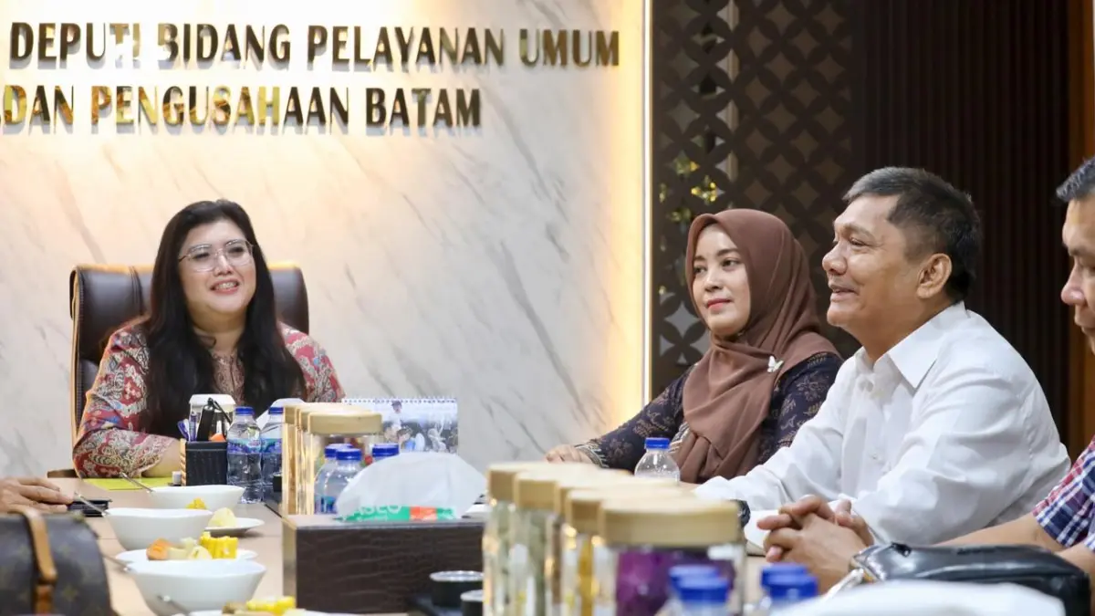 Deputi Bidang Pelayanan Umum BP Batam Ariastuty Sirait saat menerima audiensi pengurus BP Lansia Indonesia Wilayah Batam di Kantor BP Batam, Rabu (1/7). Foto: Humas BP Batam untuk Batam Pos