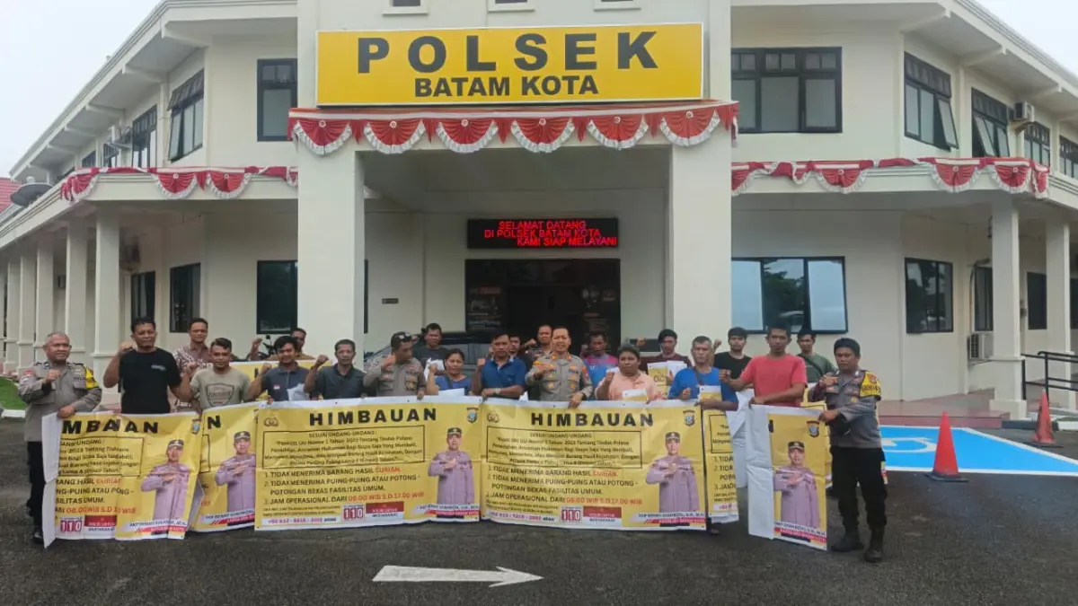  Jajaran Polsek Batam Kota bersama pelaku usaha barang bekas dan skrap di kawasan Batam Kota. F.Benny untuk Batam Pos
