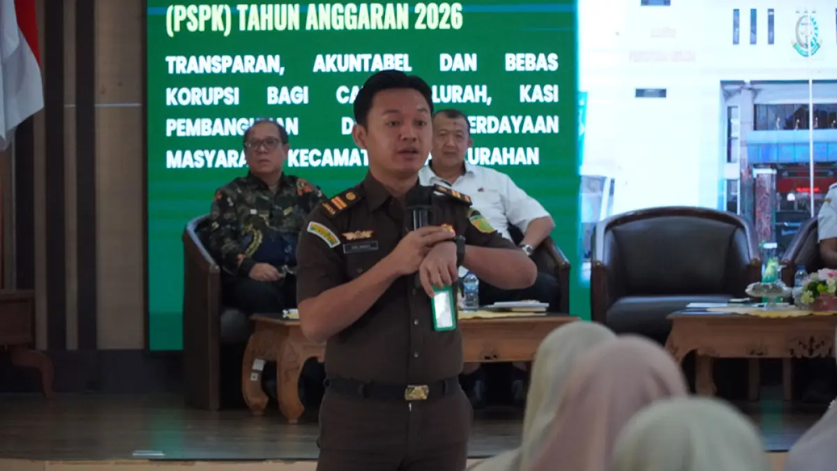 Kepala Subseksi I Bidang Intelijen Kejari Batam, Oklandy Badaruddin Alwi, menyampaikan materi dalam sosialisasi tata kelola Pembangunan Sarana dan Prasarana Kelurahan (PSPK) Tahun Anggaran 2026 di Kantor Wali Kota Batam, Rabu (1/7). F. Kejari Batam