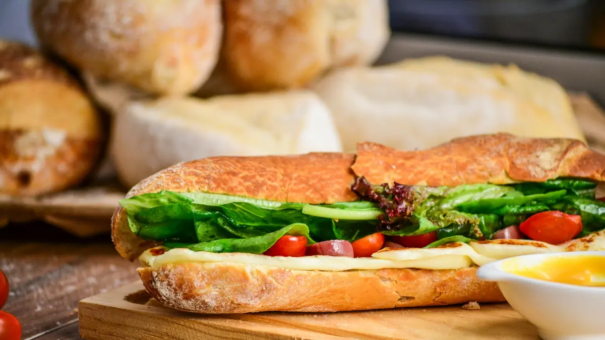Sandwich. (unsplash.com/@phaelnogueira)