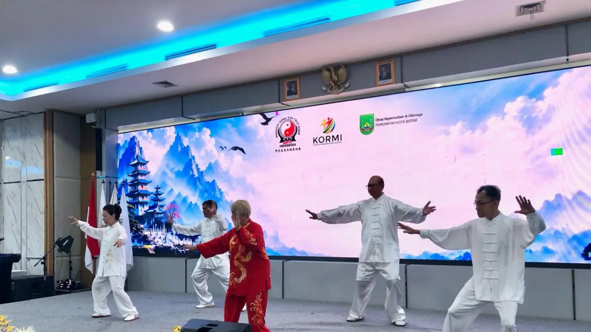Asosiasi Dong Yue Taiji Indonesia (ADYTI) Provinsi Kepulauan Riau dan Kota Batam resmi melantik kepengurusan baru periode 2026–2030 di Auditorium Politeknik Negeri Batam, Sabtu (4/7). F Abdul Azis/Batam Pos