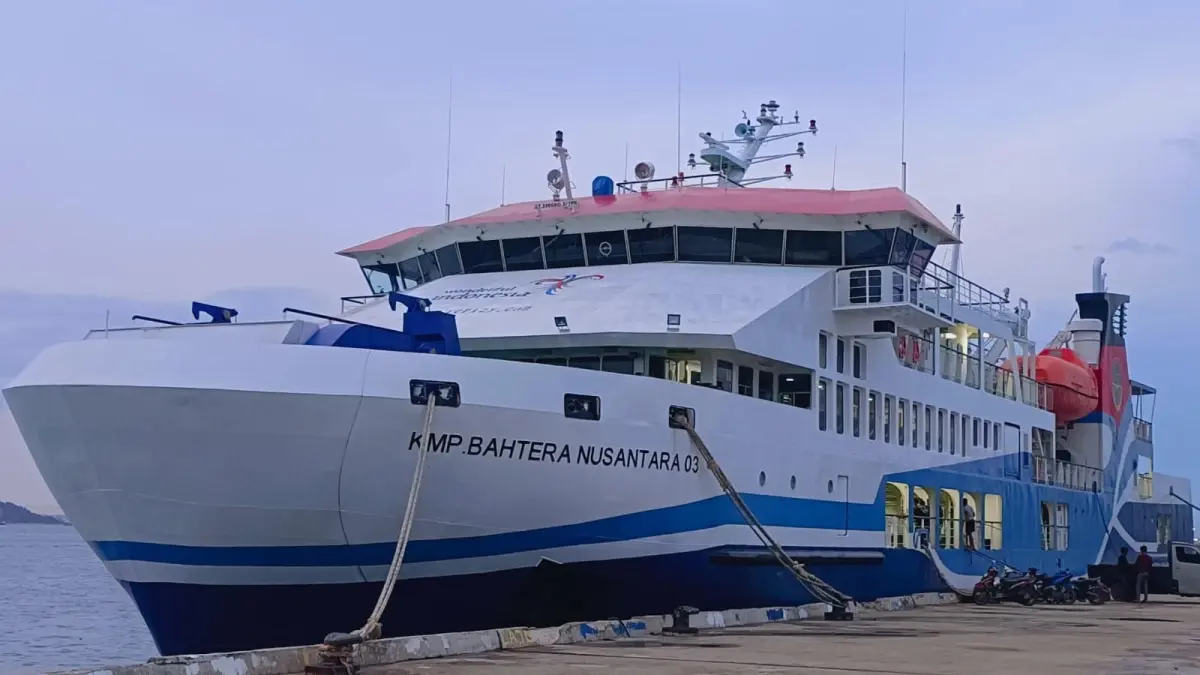 KMP Bahtera Nusantara 03 sandar di dermaga Pelabuhan Kota Segara, Tanjunguban. F.Slamet Nofasusanto/Batam Pos