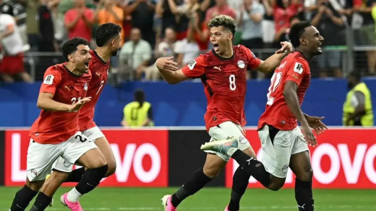Para pemain Timnas Mesir berselebrasi setelah tercipta gol ke gawang Australia saat laga 32 besar Piala Dunia 2026 di Stadion AT&T, Arlington, Jumat waktu setempat. (X/FIFAcom)