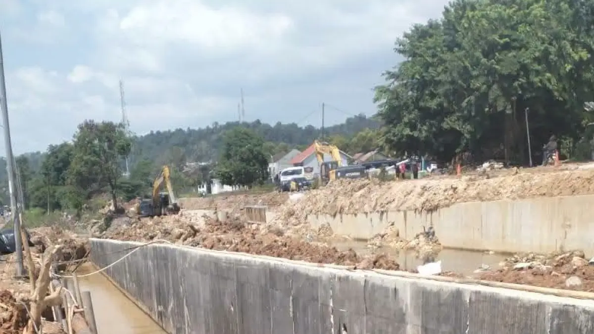 Situasi perbaikan pipa air bersih yang mengakibatkan suplai air terganggu di Seibeduk. F Ist untuk Batam Pos