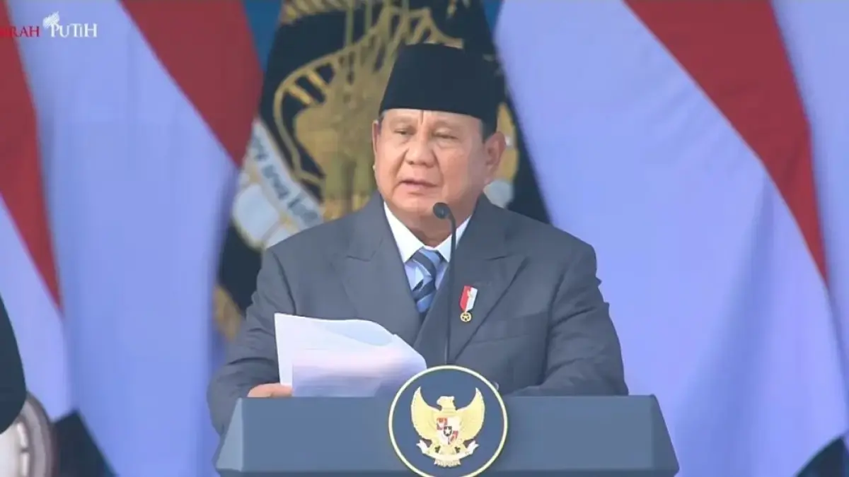 Presiden Prabowo Subianto saat menyampaikan sambutan dalam HUT Bhayangkara ke-80 di Satlat Brimob Cikeas, Jawa Barat, Rabu (1/7).