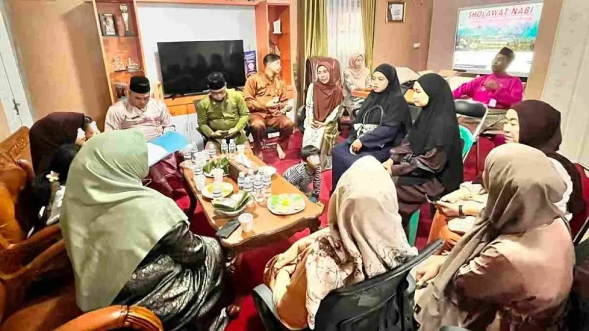 Tiga anak saat menjalani asesmen di Kantor Dinsos Tanjungpinang. F. Diskominfo Tanjungpinang 