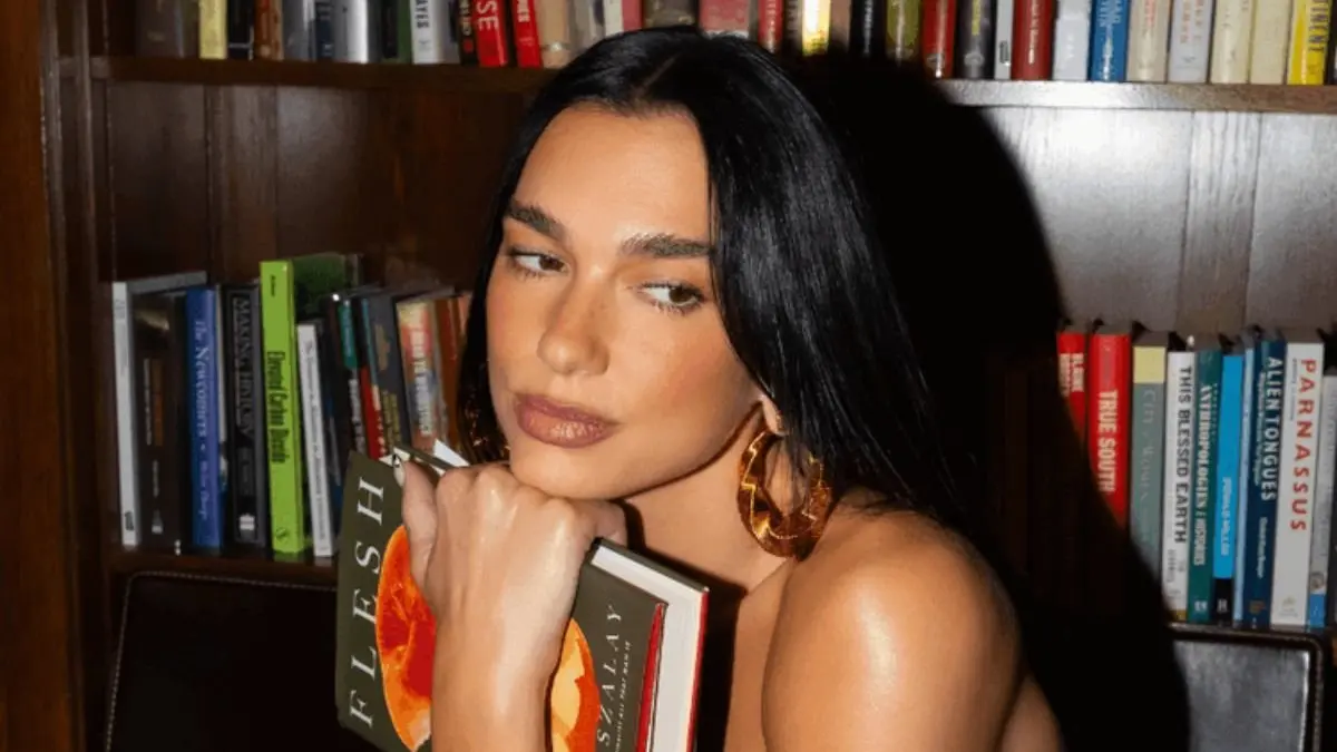 Dua Lipa resmikan Manifesto Library. (x.com/POPline)