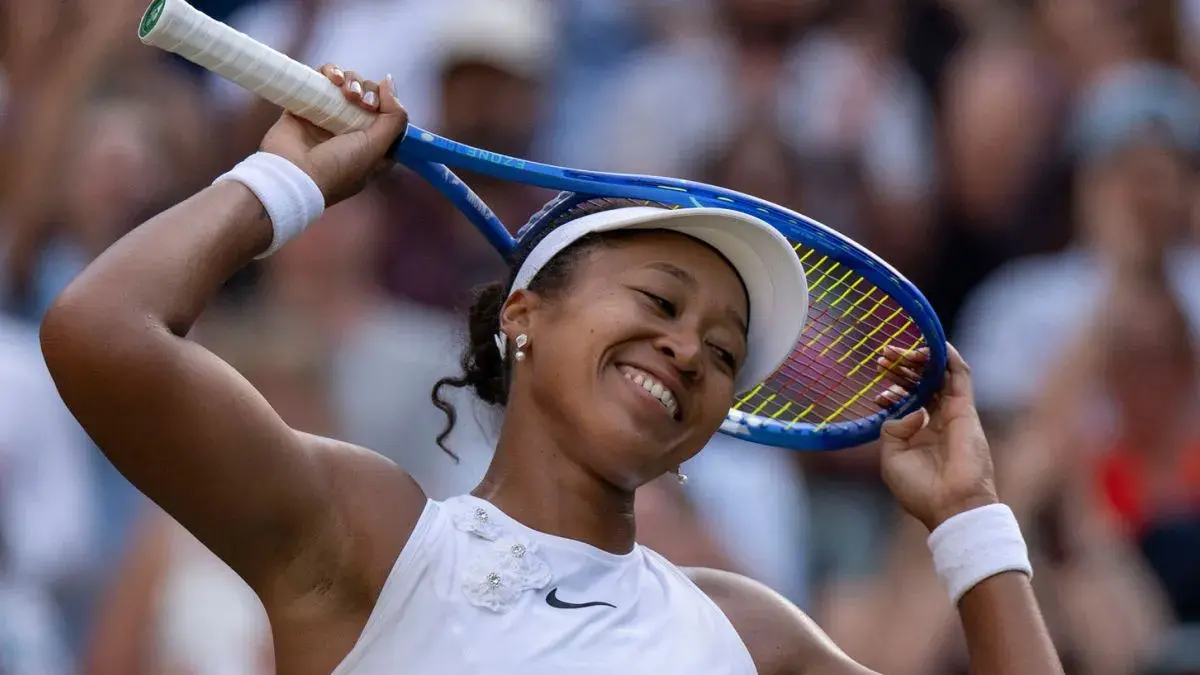Petenis Jepang Naomi Osaka bereaksi dalam pertandingan perempat final Wimbledon melawan Aryna Sabalenka di All England Club, London, Inggris, Minggu (5/7/2026). (Wimbledon)
