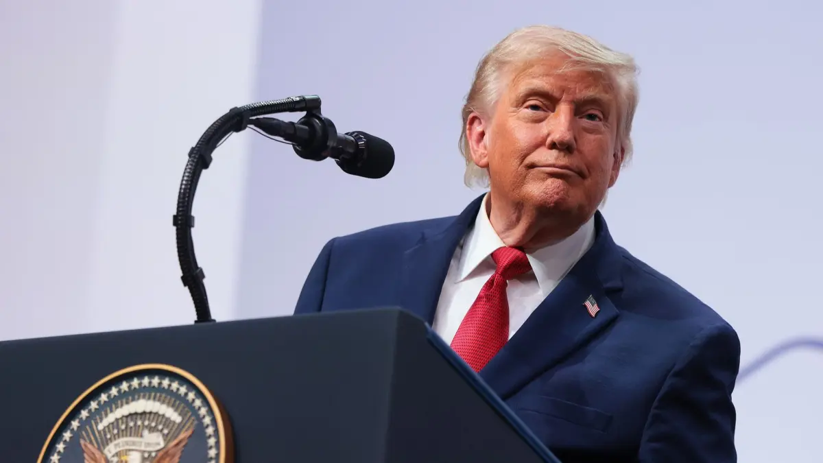 Donald Trump tegaskan operasi militer masih jadi pilihan. (x.com/EliAfriatISR)