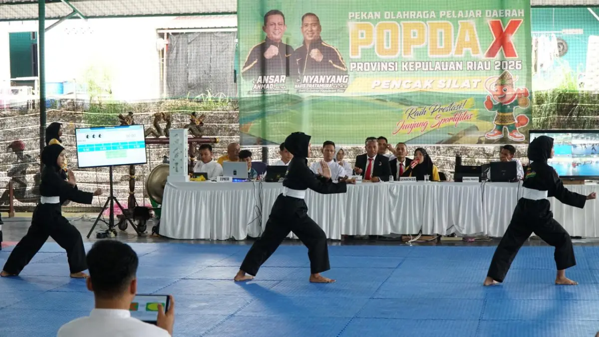 Para pesilat Bintan saat laga di Popda X Kepri di Tanjungbalai Karimun. F.Candra Yeo untuk Batam Pos