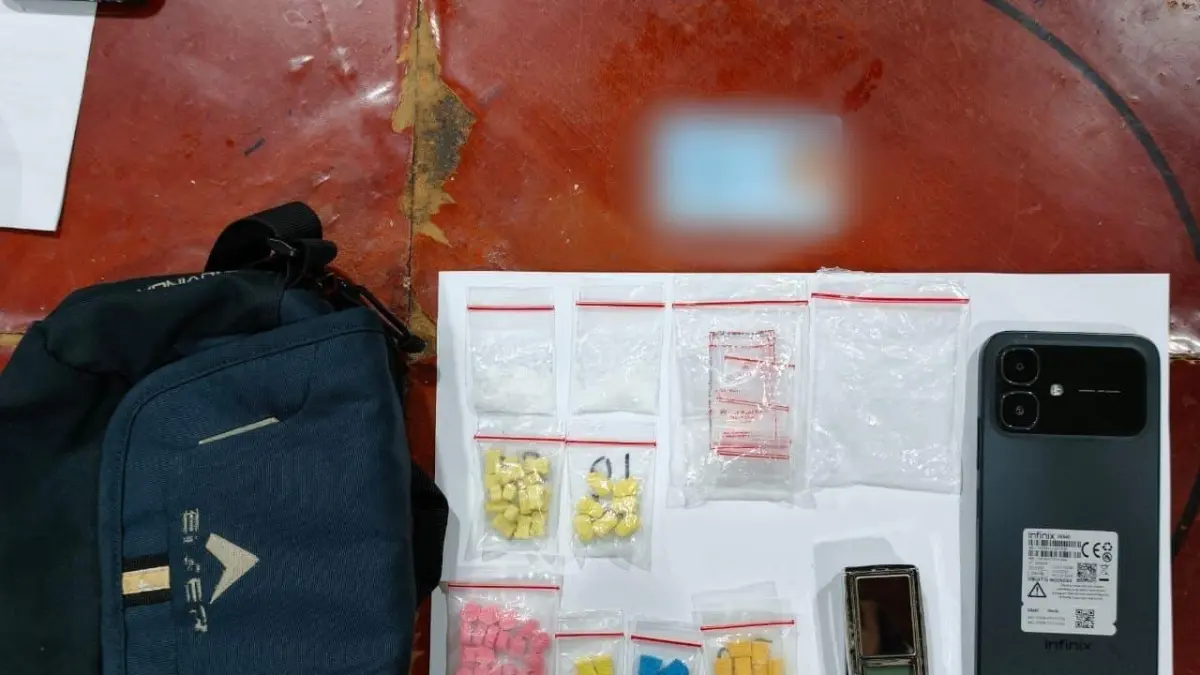 Direktorat Reserse Narkoba (Ditresnarkoba) Polda Kepulauan Riau mengamankan barang bukti.