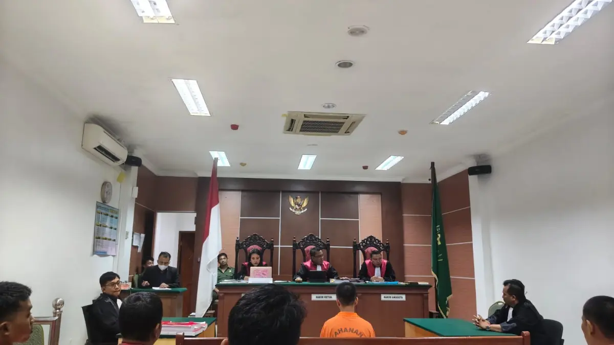 Majelis Hakim Pengadilan Negeri Batam menjatuhkan hukuman 12 tahun penjara kepada Marjono, oknum guru SMK Negeri 1 Batam.