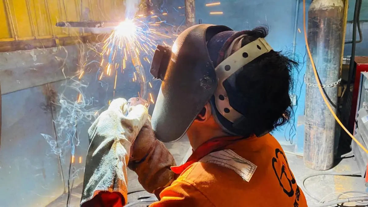 Pelatihan dan Sertifikasi Juru Las 5G Shielded Metal Arc Welding (SMAW) yang diselenggarakan Dinas Tenaga Kerja (Disnaker) Kota Batam.