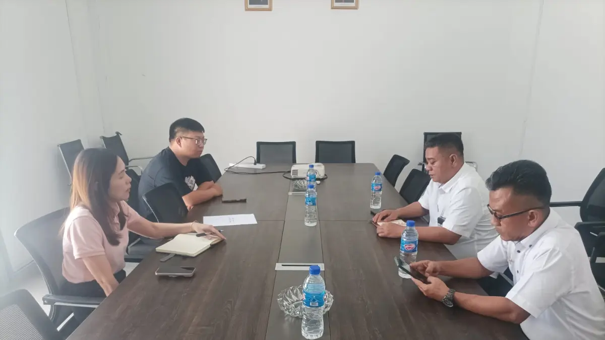 Tim Dinas Tenaga Kerja (Disnaker) Kota Batam saat turun ke PT Mega Solar Indonesia di kawasan Sei Binti, Sagulung, menyusul penghentian sementara operasional perusahaan, Kamis (9/7/2026). F Rengga Yuliandra/Batam Pos