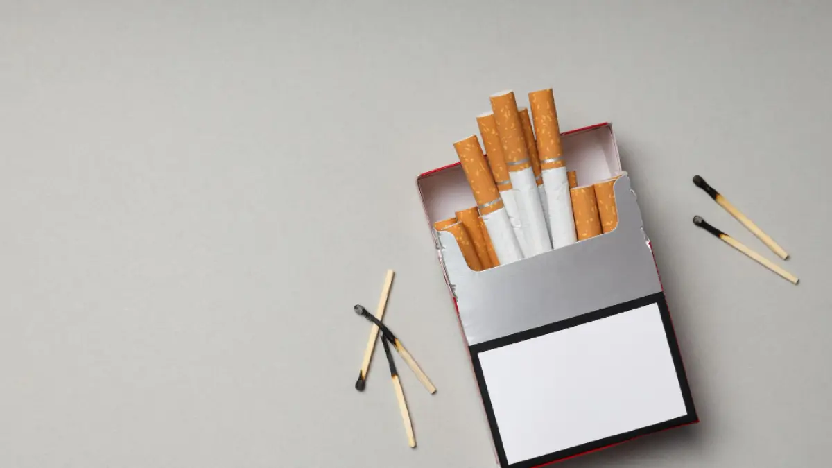 Ilustrasi bungkus rokok plain. (Freepik)