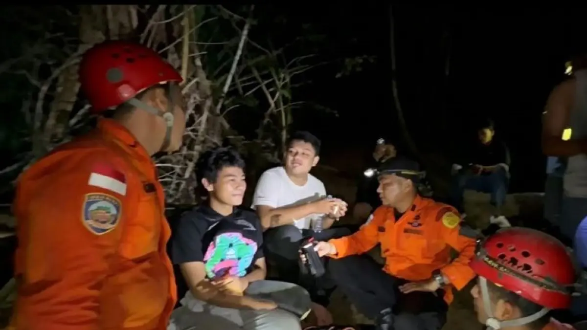Tim SAR gabungan berhasil menemukan dua orang pendaki yang dilaporkan tersesat di Gunung Jantan, Kabupaten Karimun, Kepulauan Riau (Kepri), Jumat (10/7/2026) dini hari. Humas SAR Tanjungpinang 