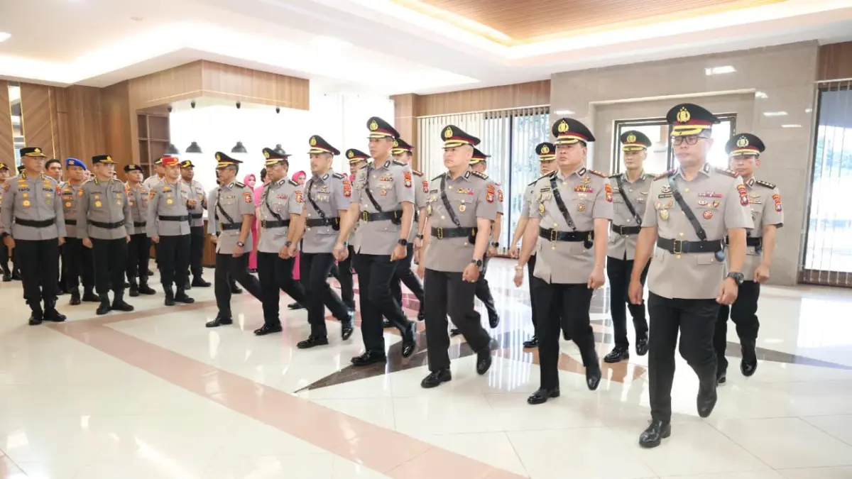 Delapan pejabat utama Polda Kepulauan Riau resmi  serah terima jabatan (sertijab) di Lobby Utama Polda Kepri, Jumat (10/7). 
