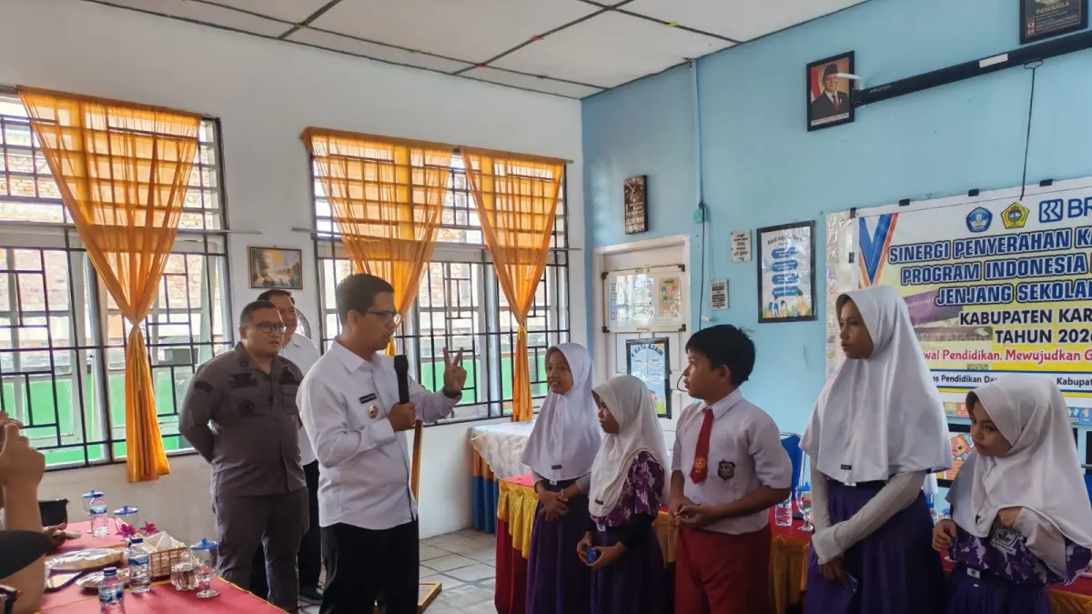 Anak SD sedang berbaris sebelum masuk kelas. Dinas Pendidikan Karimun mulai memberlakukan lima hari sekolah dalam satu minggu. F Sandi Pramosinto/Batam Pos