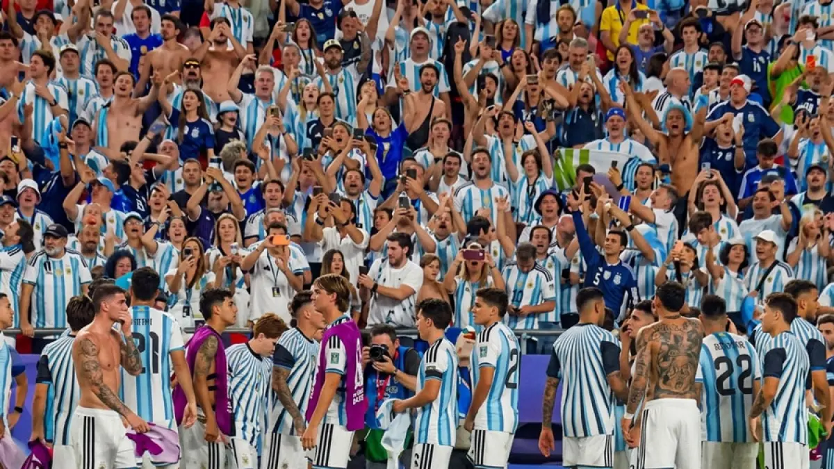 Pemain dan pendukung Argentina meluapkan kegembiraan setelah memastikan melaju ke Semifinal. Argentina akan hadapi Inggris. F. tangkapan layar