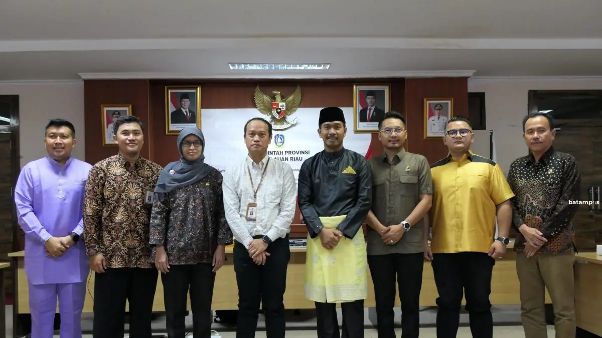 Kepala BP Tanjungpinang Cokky Wijaya mendampingi tim Kementerian PPN/Bappenas dalam rangkaian kunjungan dan evaluasi proyek strategis pengembangan kawasan FTZ Tanjungpinang. F. BP Tanjungpinang untuk Batam Pos