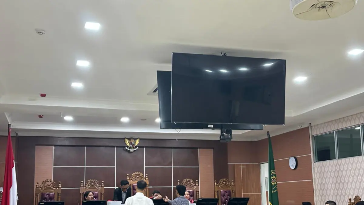 Dua penyidik dari Polsek Batu Ampar hadir sebagai saksi verbalisan dalam sidang kasus pembunuhan terhadap Dwi Putri Apriliandini dengan terdakwa utama Wilson Lukman di Pengadilan Negeri Batam, Senin (13/7) kemarin. F Yofi Yuhendri/Batam Pos
