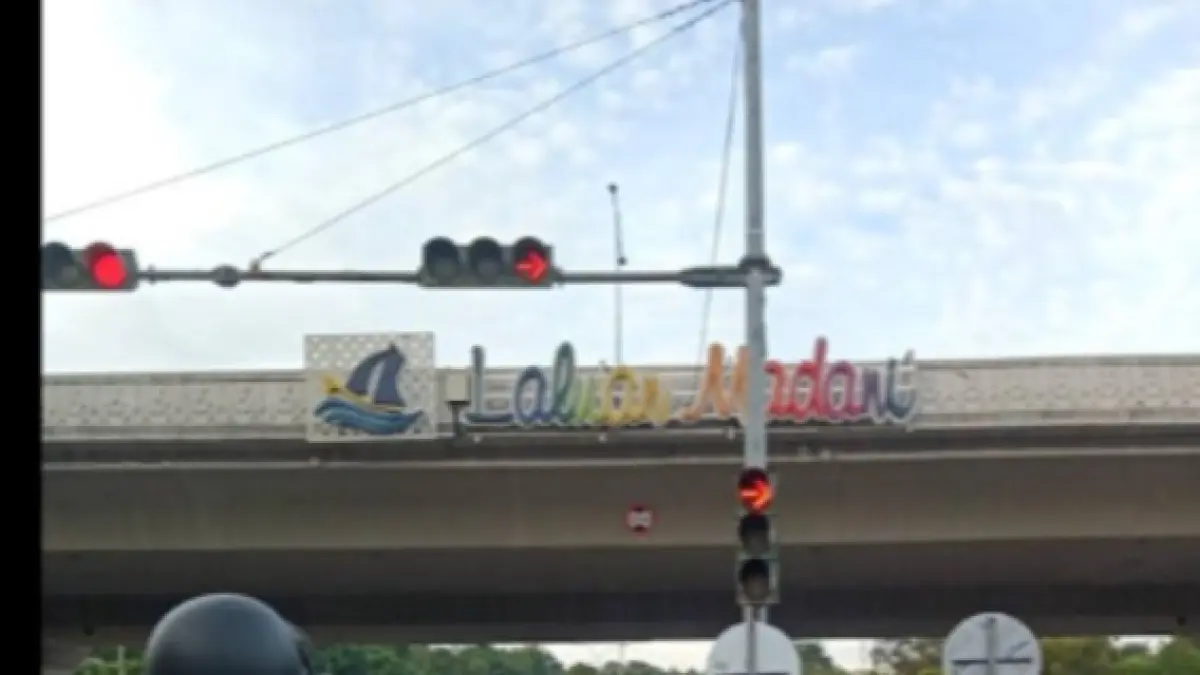 Ikon tulisan Laluan Madani sebelum dirusak.