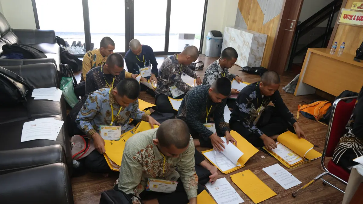 Para casis Polda Kepri mengikuti pemeriksaan akhir sebelum masuk SPN di Mapolda Kepri, Nongsa, kemarin. F Yashinta/Batam Pos