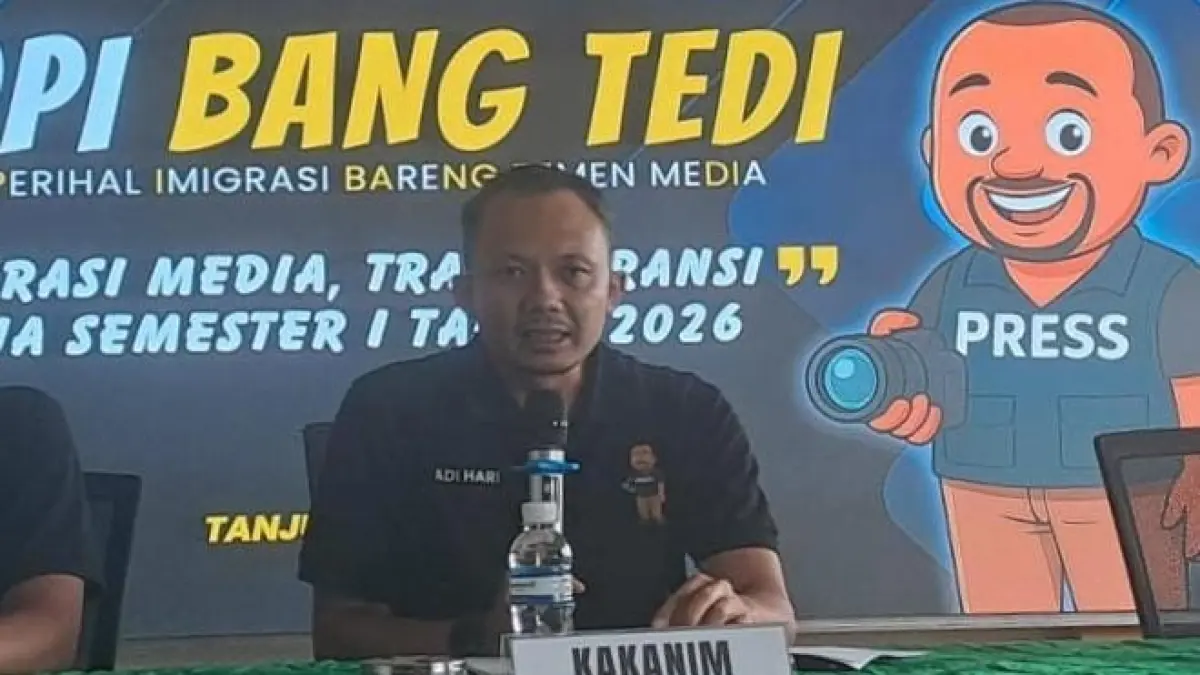 Kepala Kantor Imigrasi Kelas II TPI Tanjung Uban, Adi Hari Pianto. (Slamet Nofasusanto/Batam Pos)