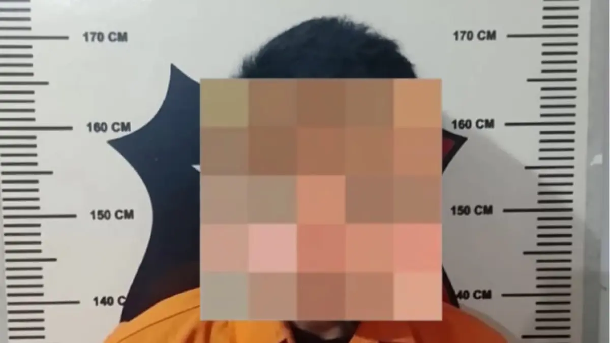 Pelaku pencurian sepeda motor dan barang bukti sepeda motor curian. F. Istimewa 