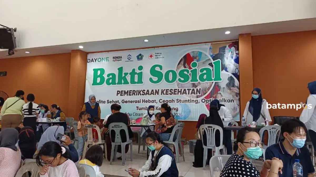 Ribuan balita dan anak mengikuti pemeriksaan kesehatan gratis dalam bakti sosial di Grha Citramas, Kabil, Kecamatan Nongsa, Batam, Sabtu (18/7). Pemeriksaan yang meliputi pemantauan tumbuh kembang, kesehatan gigi, hingga konsultasi gizi itu masih menemukan cukup banyak balita dengan indikasi stunting di wilayah Nongsa. F. Jamaluddin/Batam Pos