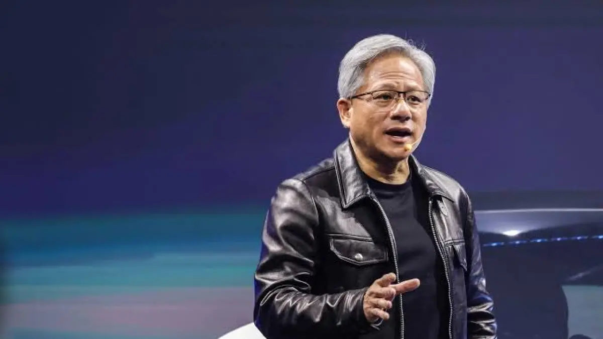 Jaket kulit khas CEO Nvidia Jensen Huang terjual dengan harga fantastis. (x.com/Just_Emma30)