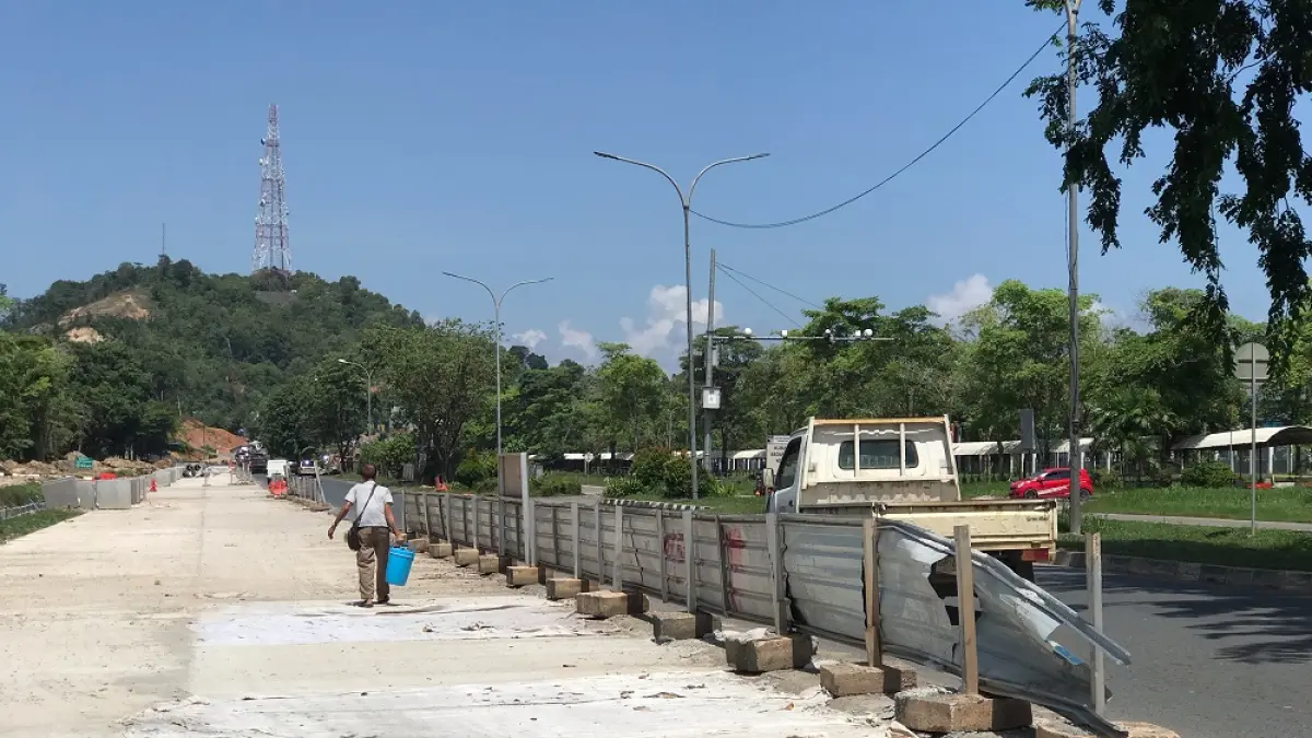 Kemacetan panjang kerap terjadi di Simpang Panbil, Batam, akibat proyek pelebaran Jalan R Suprapto. Foto: Muhammad Sya