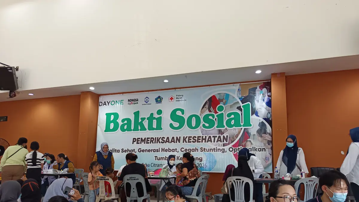 Kelompok balita dan anak mengikuti pemeriksaan kesehatan gratis dalam bakti sosial di Grha Citramas, Kabil, Kecamatan Nongsa, Batam, Sabtu (18/7) lalu. Pemeriksaan yang meliputi pemantauan tumbuh kembang, kesehatan gigi, hingga konsultasi gizi itu masih menemukan cukup banyak balita dengan indikasi stunting di wilayah Nongsa. F. Jamaluddin/Batam Pos