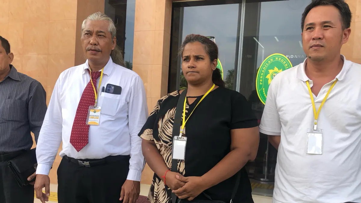Sidang perdana warga negara Malaysia, Sun Weihong alias Hoong Wai Hoong alias Erik, terdakwa perkara dugaan eksploitasi seksual dan persetubuhan terhadap anak di bawah umur, di Pengadilan Negeri Batam, Senin, (20/7), 