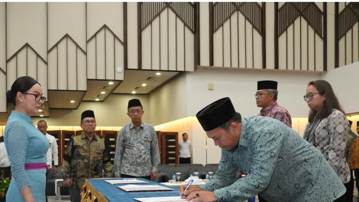 Wakil Kepala BP Batam, Li Claudia Chandra, melantik 338 pejabat struktural eselon III dan IV di lingkungan BP Batam dalam rangka penguatan struktur organisasi dan tata kelola kelembagaan, Senin (20/7). F. Humas BP Batam untuk Batam Pos
‎