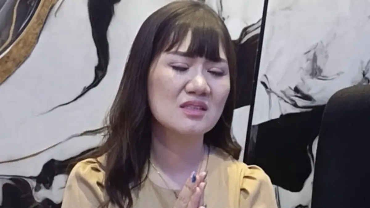  Deasy Natalia,34, ibu asal Batamcenter saat memohon dipertemukan dengan kedua anaknya yang masih kecil. Mantan suami diduga dengan sengaja memisahkannya dengan kedua anaknya tersebut. F Eusebius Sara/Batam Pos