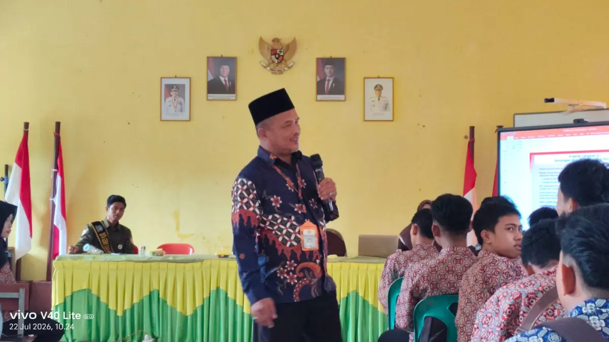 Ketua Tim Kepenghuluan dan Bina Keluarga Sakinah Kanwil Kemenag Kepri, M. Mukhsin saat menjadi narasumber BRUS di SMKN 1 Bintan, Rabu (22/7) lalu. F. Kemenag Kepri
