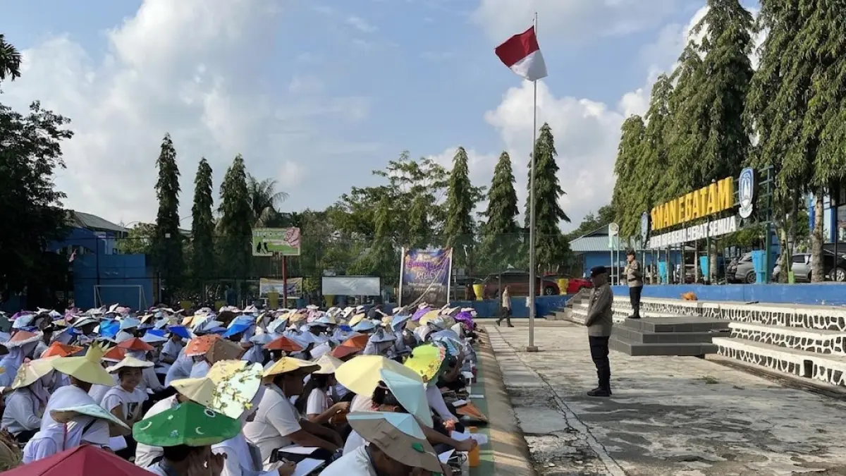 Pembekalan mengenai pencegahan bullying, bahaya narkoba, tawuran, hingga pentingnya membangun karakter positif diberikan dalam rangkaian Masa Pengenalan Lingkungan Sekolah (MPLS) SMAN 1 Batam, Rabu (22/7).