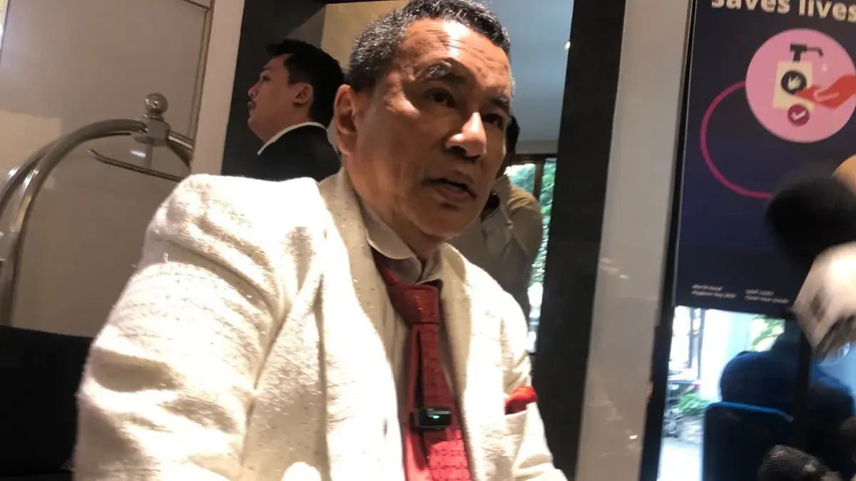 Pengancara Hotman Paris Hutapea memutuskan mundur dari penasihat hukum Febrie Adriansyah. (Sahrul Yunizar/JawaPos.com)