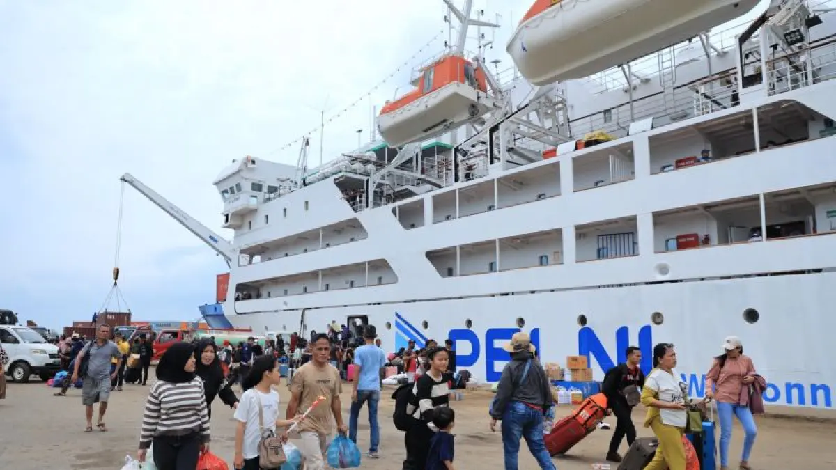 Suasana penumpang kapal di dermaga. ANTARA/HO-Pelni Batam
