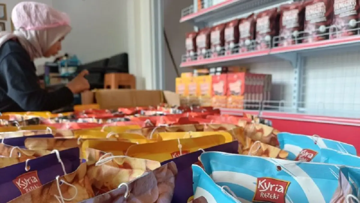 Produk UMKM kerupuk kriya rezeki di Kota Tanjungpinang, Kepri, sudah bersertifikat halal. ANTARA/Ogen